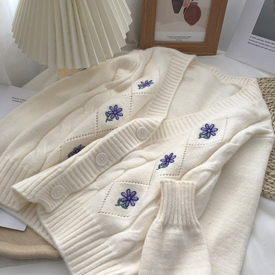 Lilletikandi ja spitsikaelusega naiste kampsun