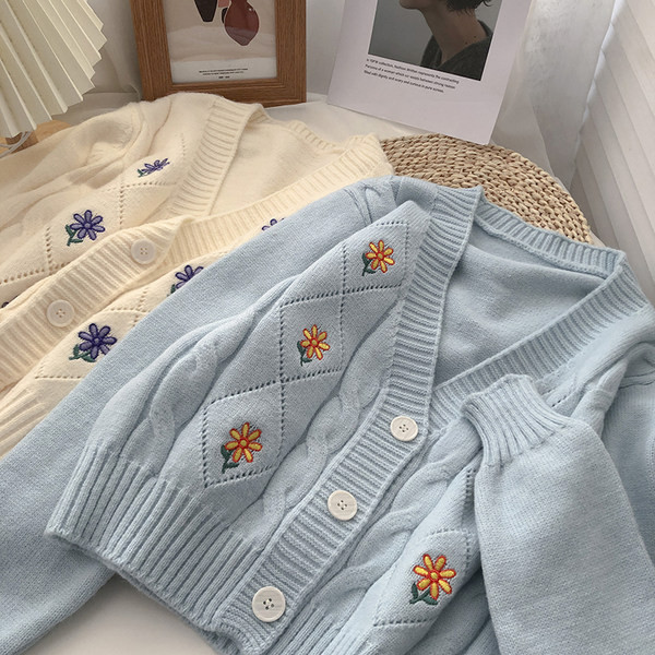 Lilletikandi ja spitsikaelusega naiste kampsun