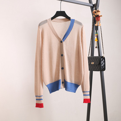 Nööpide ja sügava kaelusega naiste kardigan