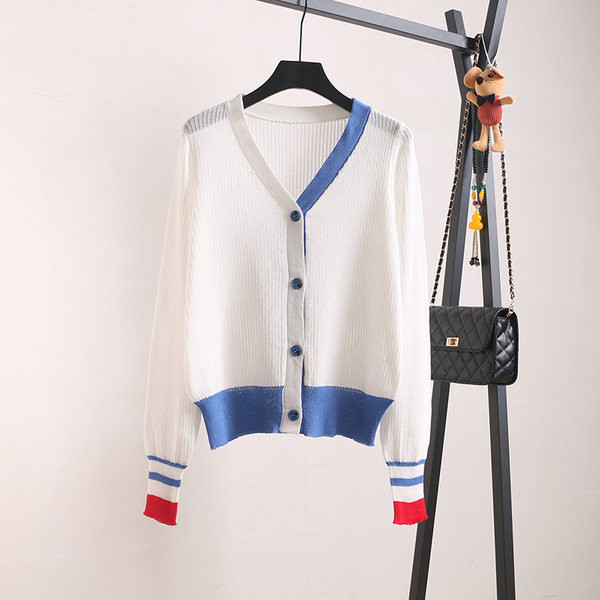 Nööpide ja sügava kaelusega naiste kardigan