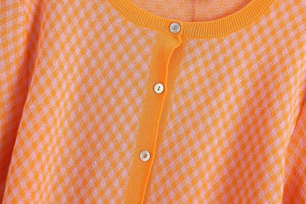 Széles modell kockás mellény gombokkal