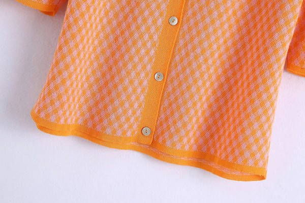 Széles modell kockás mellény gombokkal