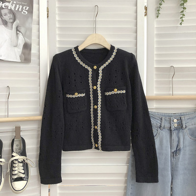 Naiste kardigan kuldsete nööpide ja pikkade varrukatega