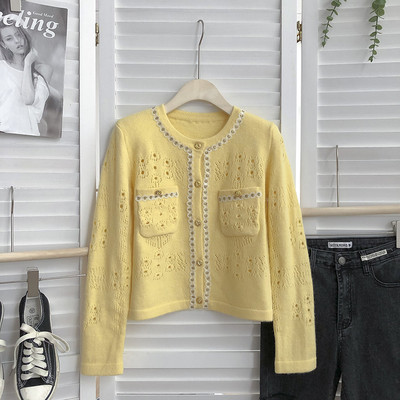 Naiste kardigan kuldsete nööpide ja pikkade varrukatega