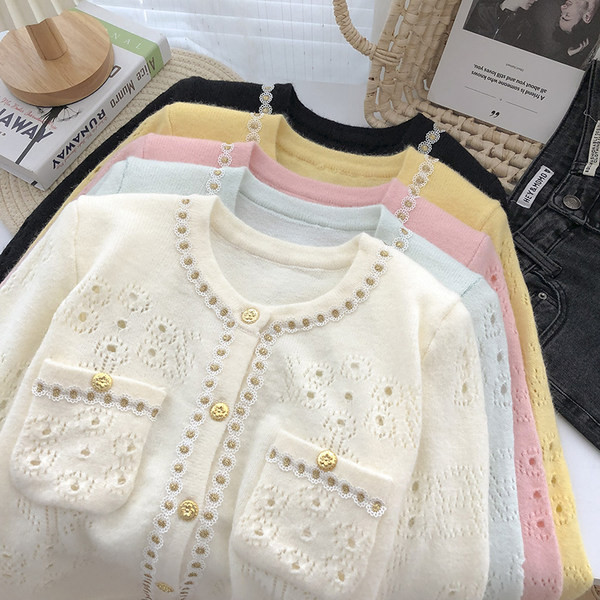 Naiste kardigan kuldsete nööpide ja pikkade varrukatega