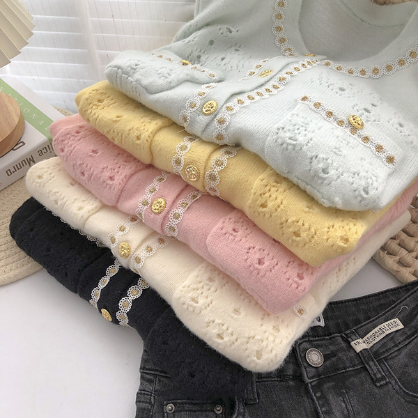 Naiste kardigan kuldsete nööpide ja pikkade varrukatega