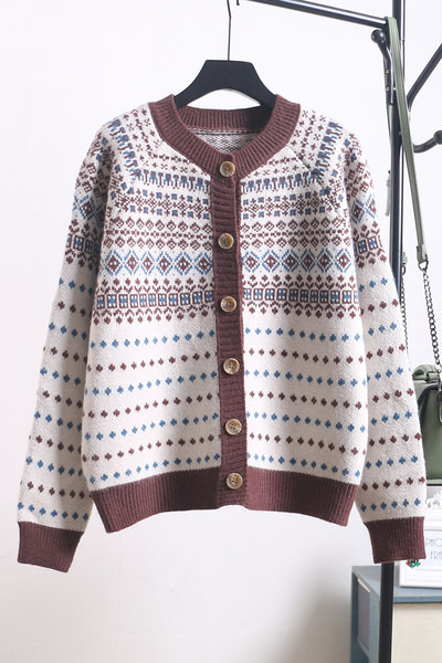 Naiste nööpide ja pikkade varrukatega kardigan - kahte värvi