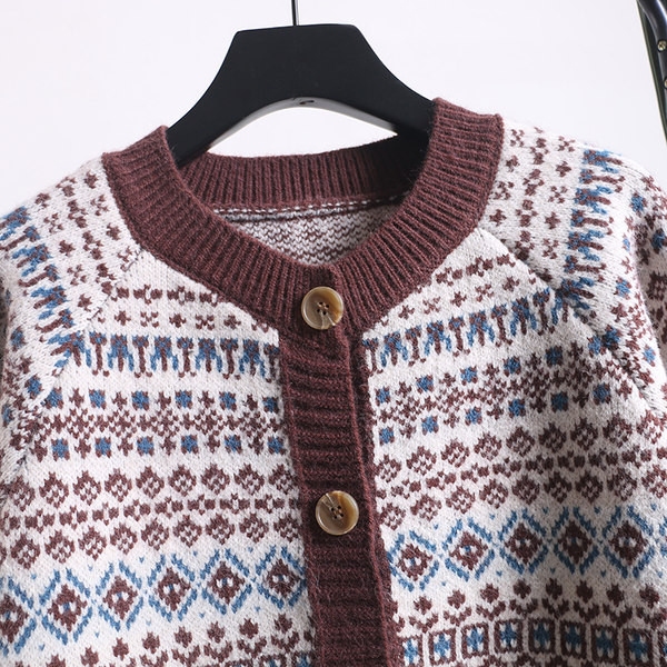 Naiste nööpide ja pikkade varrukatega kardigan - kahte värvi