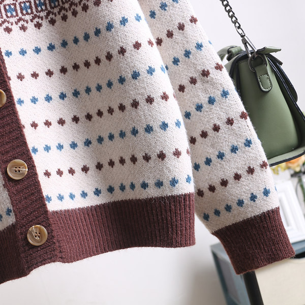 Naiste nööpide ja pikkade varrukatega kardigan - kahte värvi