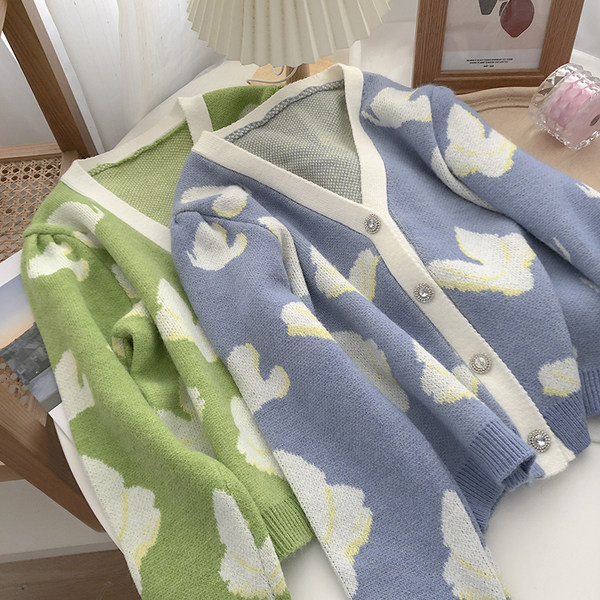 Γυναικεία ζακέτα με λαιμόκοψη V και κουμπιά με πέτρες