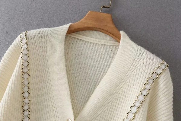 Cardigan scurt de dama cu nasturi aurii