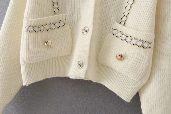 Cardigan scurt de dama cu nasturi aurii