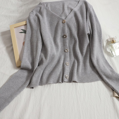 Γυναικεία μονόχρωμη ζακέτα με spitz λαιμόκοψη