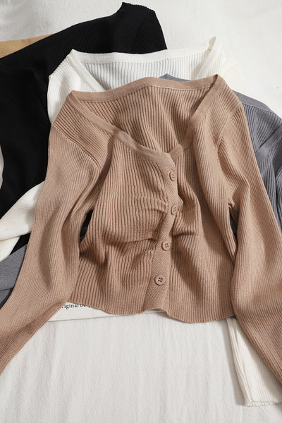 Modern mellény kerek nyakkivágással és hosszú ujjakkal