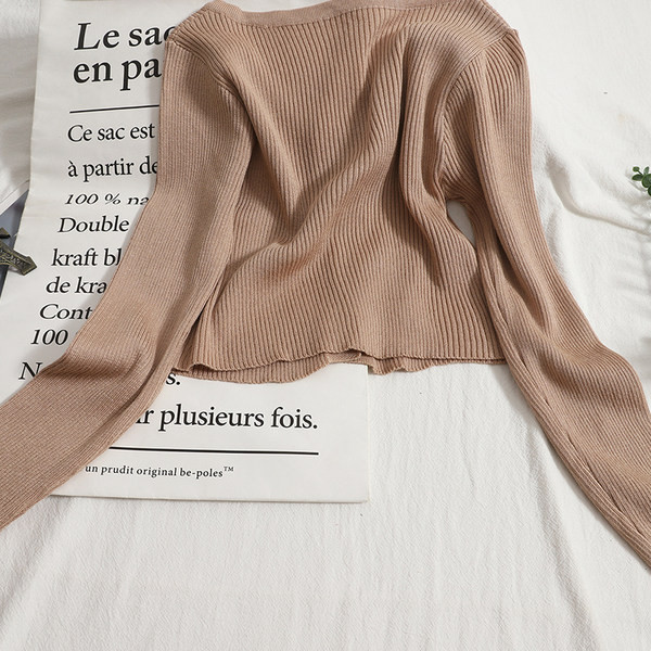 Modern mellény kerek nyakkivágással és hosszú ujjakkal