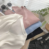 Ühevärviline mudel naiste velvetist nööpidega