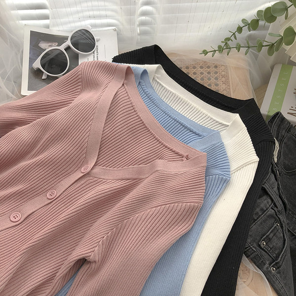 Ühevärviline mudel naiste velvetist nööpidega