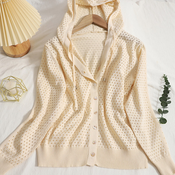 Naiste vabaaja vest kapuutsiga ja pikkade varrukatega