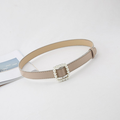 Μοντέρνα γυναικεία ζώνη με τετράγωνη πόρπη και πέρλες