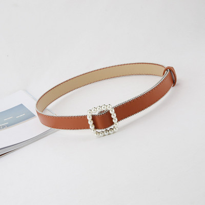 Μοντέρνα γυναικεία ζώνη με τετράγωνη πόρπη και πέρλες