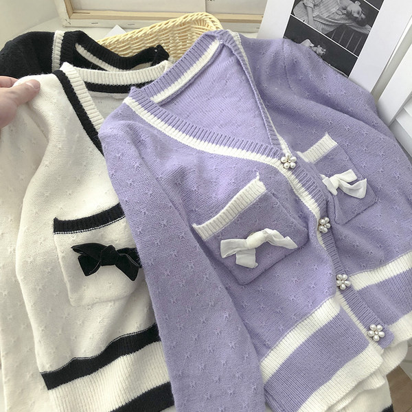 Naiste kootud vest pärlite ja paelaga