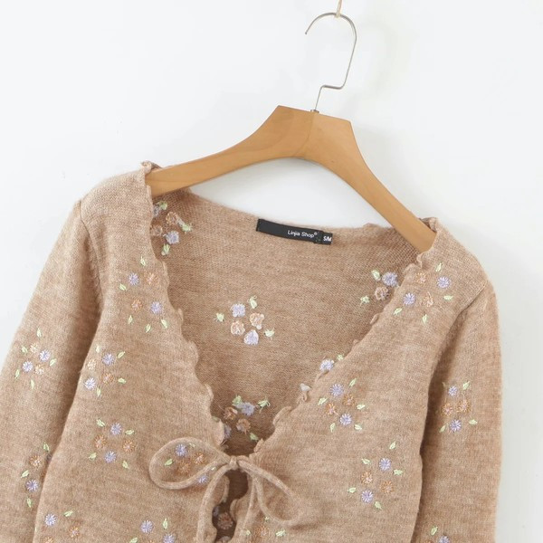 Cardigan scurt cu bucle și cravate