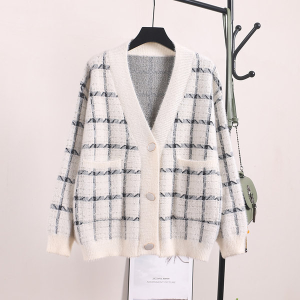 Naiste kaasaegne vest kolmes värvitoonis ja spitsikaelusega