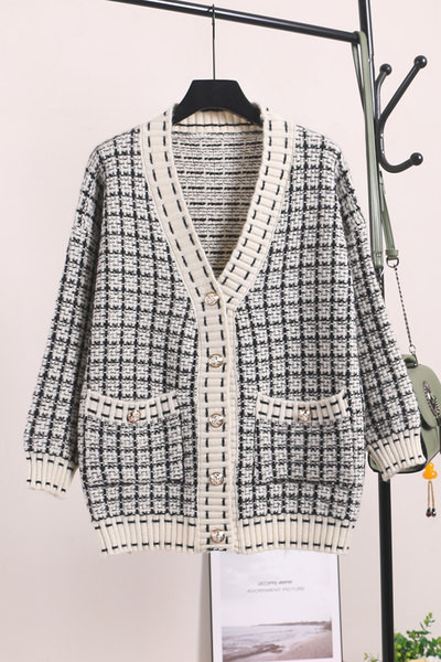 Vestă lungă de damă cu decolteu și nasturi spitz