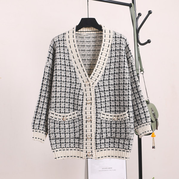 Vestă lungă de damă cu decolteu și nasturi spitz