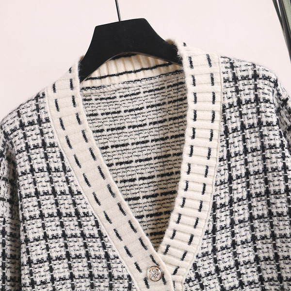 Vestă lungă de damă cu decolteu și nasturi spitz