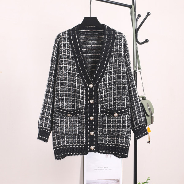 Vestă lungă de damă cu decolteu și nasturi spitz