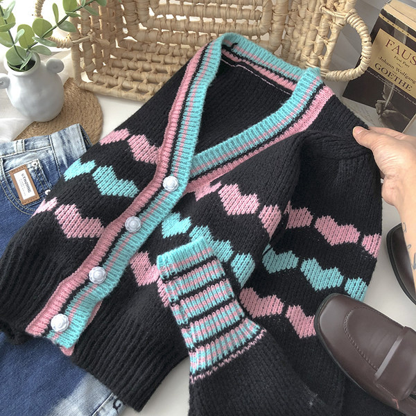 Naiste kootud südametega kardigan