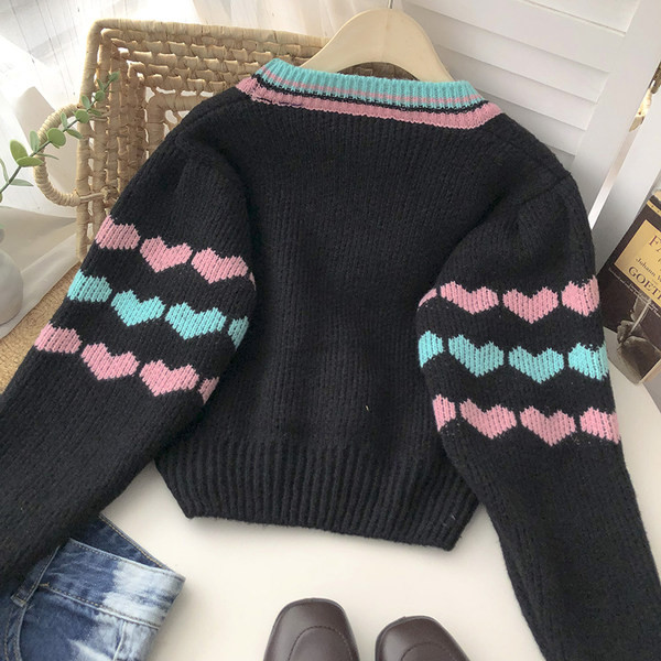 Naiste kootud südametega kardigan