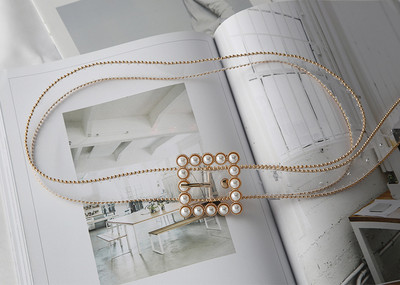 Γυναικεία διάφανη ζώνη με πέρλες και τετράγωνη αγκράφα