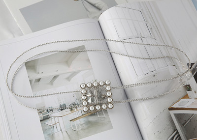 Γυναικεία διάφανη ζώνη με πέρλες και τετράγωνη αγκράφα