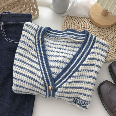 Γυναικεία ζακέτα με ρίγες με χρυσά κουμπιά και κέντημα