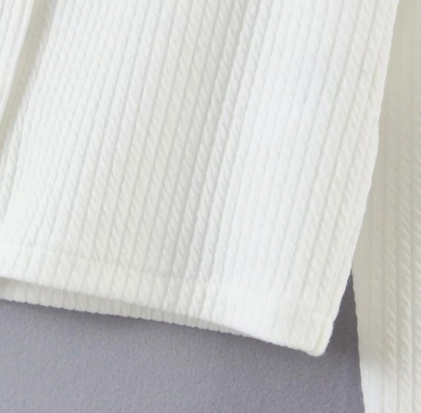 Lühike velvetist vest nööpide ja pikkade varrukatega