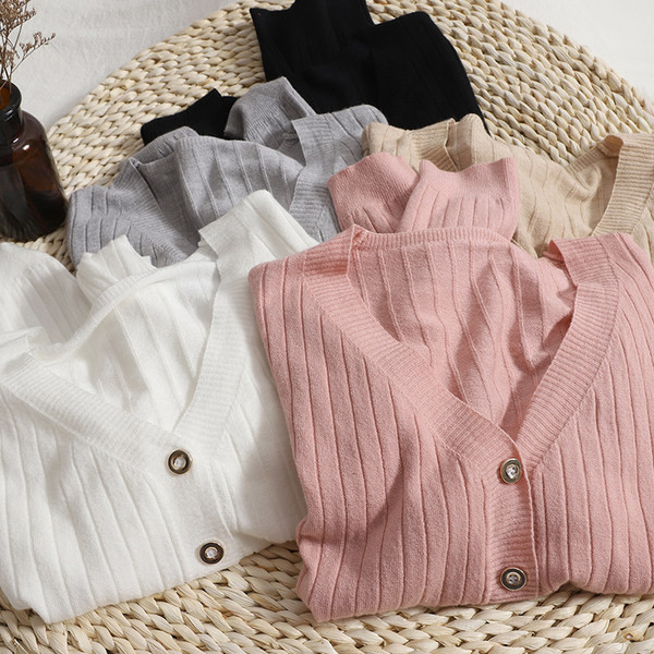 Mitmes värvitoonis spitsikaelusega vabaaja vest naistele