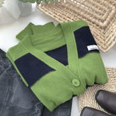 Vesta de dama cu decolteu in V si emblema