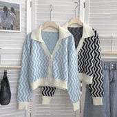 Nööpide ja klassikalise kraega naiste kardigan