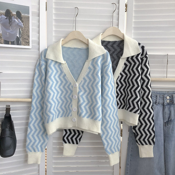 Nööpide ja klassikalise kraega naiste kardigan