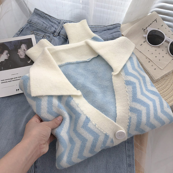 Nööpide ja klassikalise kraega naiste kardigan