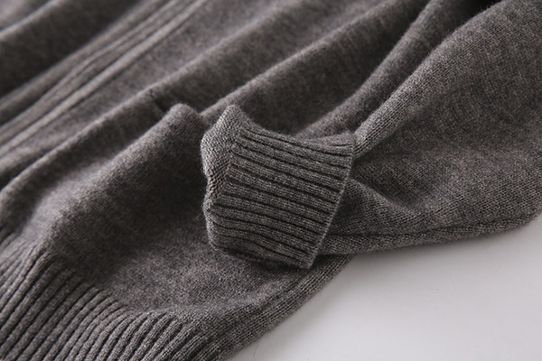 Meeste sügisvest lukuga ja spitsikaelusega