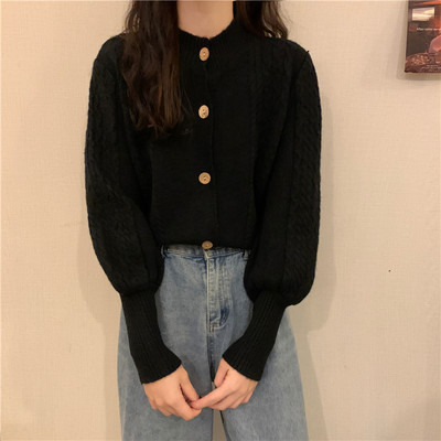 Aktuális női mellény ovális nyakkivágással és gombokkal