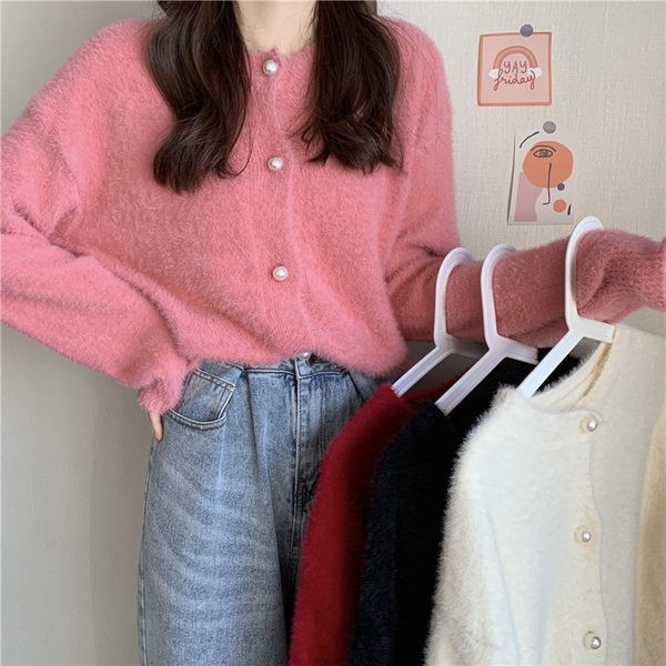 Stiilne naiste vest ovaalse dekoltee ja nööpidega