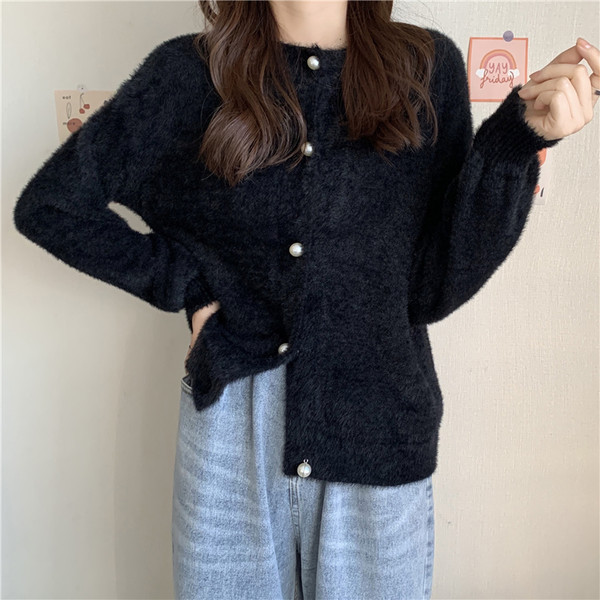 Stiilne naiste vest ovaalse dekoltee ja nööpidega