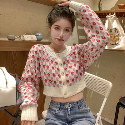 Μοντέρνα γυναικεία ζακέτα κοντό μοντέλο με οβάλ λαιμόκοψη