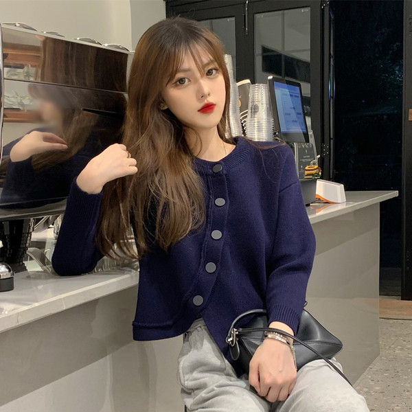 Vesta de dama moderna model asimetric cu nasturi