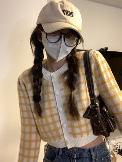 Cardigan de dama model scurt cu decolteu oval