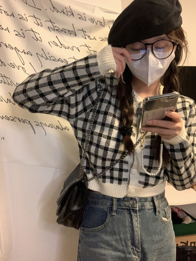 Cardigan de dama model scurt cu decolteu oval